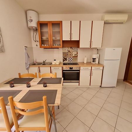 Vila Maslina Apartments Mit Pool Und Garten Nahe Am Strand Tučepi Pokój zdjęcie