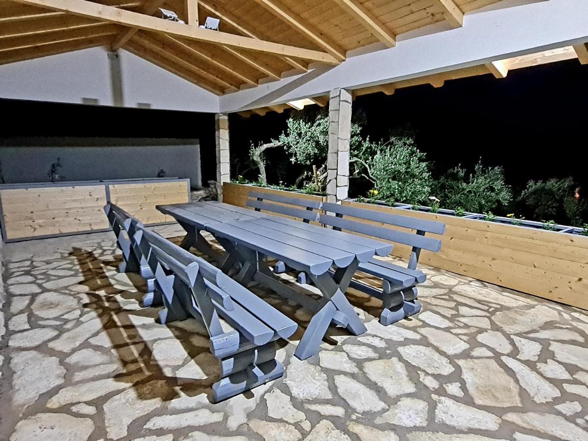 Vila Maslina Apartments Mit Pool Und Garten Nahe Am Strand Tučepi Zewnętrze zdjęcie