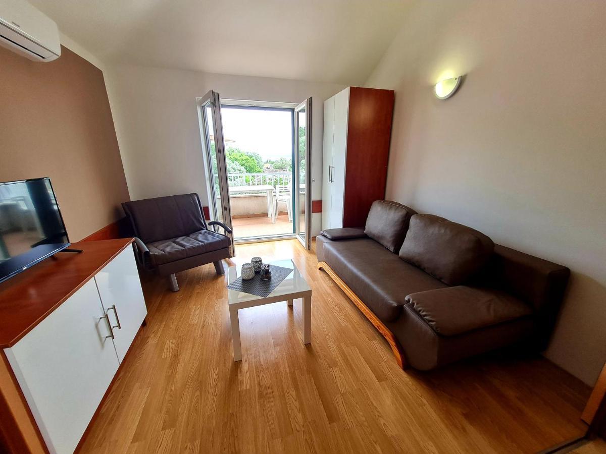Vila Maslina Apartments Mit Pool Und Garten Nahe Am Strand Tučepi Zewnętrze zdjęcie