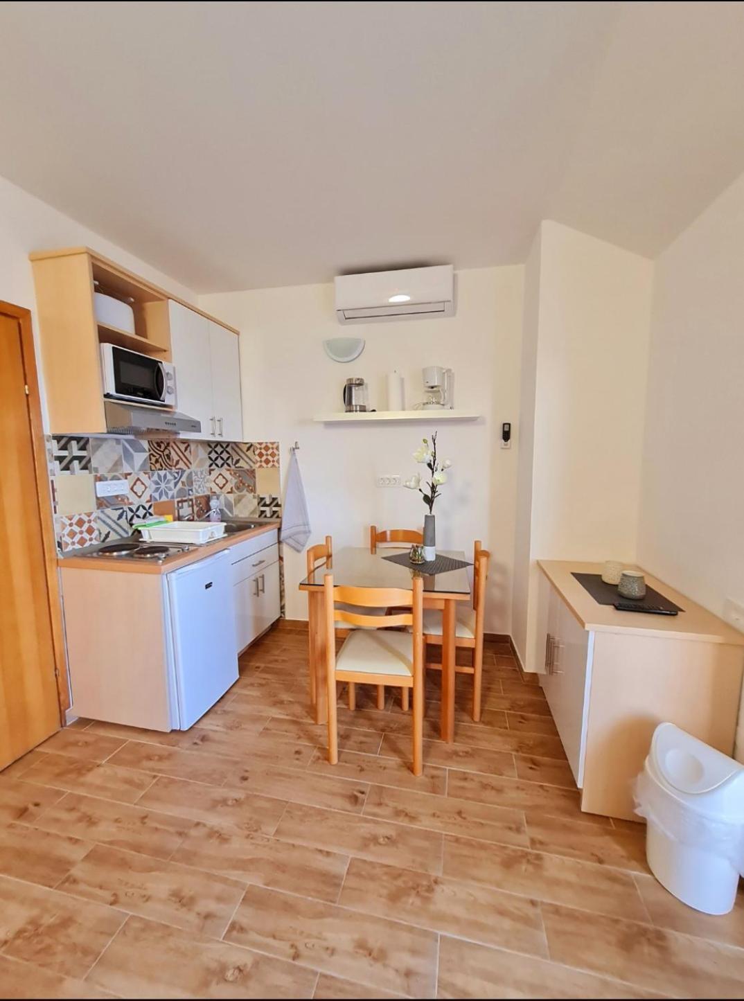 Vila Maslina Apartments Mit Pool Und Garten Nahe Am Strand Tučepi Pokój zdjęcie