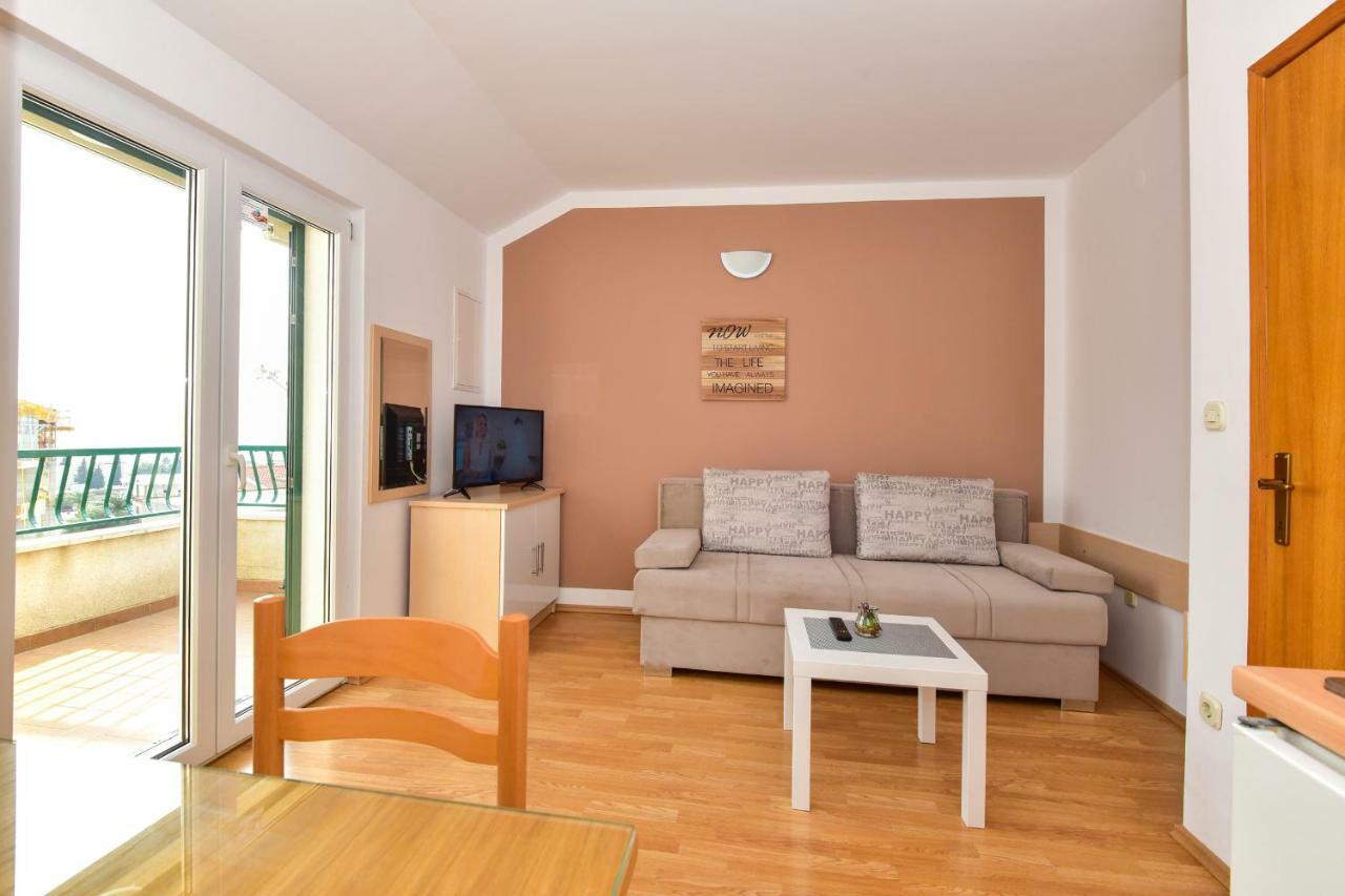 Vila Maslina Apartments Mit Pool Und Garten Nahe Am Strand Tučepi Zewnętrze zdjęcie